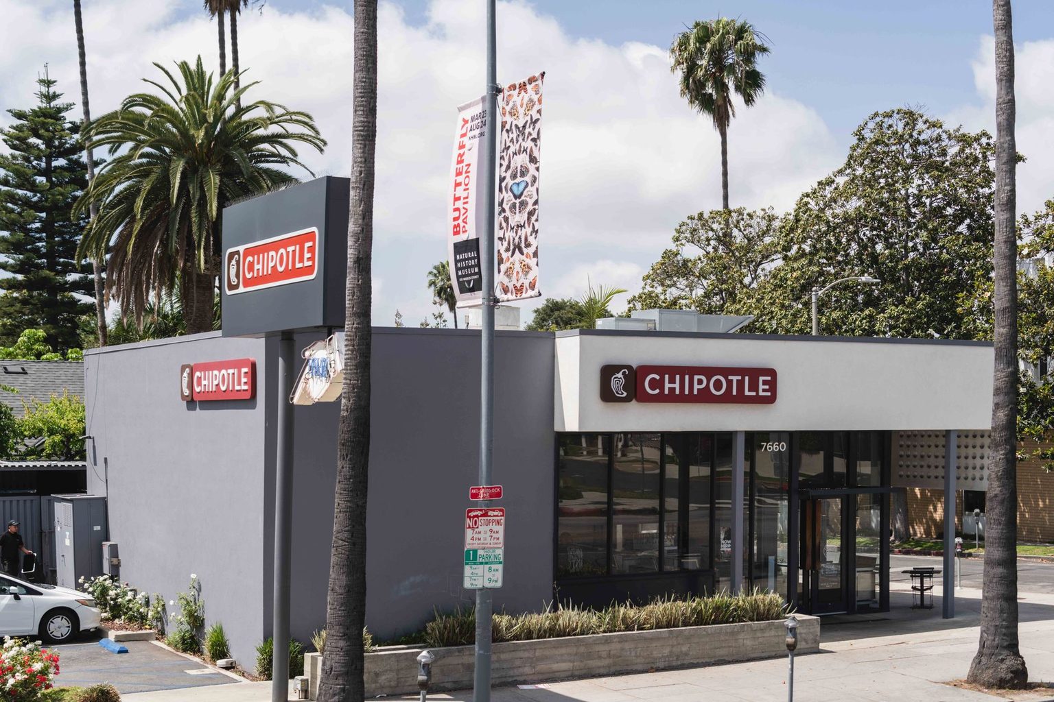 CHIPOTLE ENTERS MEXICO WITH FIRST RESTAURANT IN NUEVO LEÓN